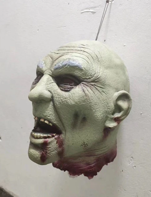 HauntedProps.comSevered Head George 3 HauntedProps.comSevered Head George - Image 3