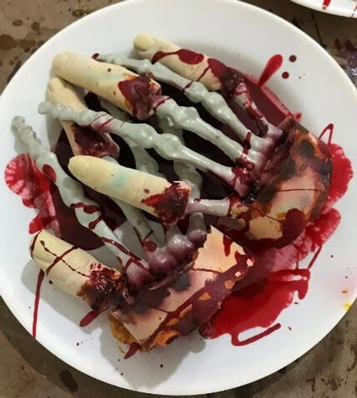 Palm WithAssorted Gore On APlate 2 Palm WithAssorted Gore On APlate - Image 2