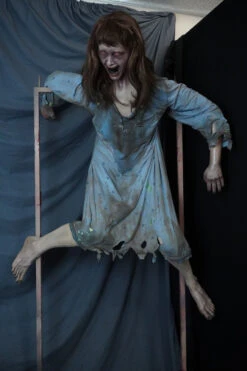 Posessed Wall Hanging Agatha Dummy -Halloween Props Store 60a069 e93c08ab4a42458e8ac1158531a3c232mv2