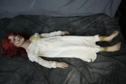 Posessed Kristina Child Figure -Halloween Props Store 60a069 f9ceaccbb81242a69fc99df507d68f44mv2