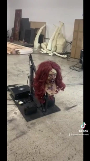 Female Popup Screamer Animatronic 2 Female Popup Screamer Animatronic - Image 2