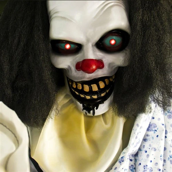 64" Standing Clown Holding Girl, Animation, Lights, Sound 2 64" Standing Clown Holding Girl, Animation, Lights, Sound - Image 2