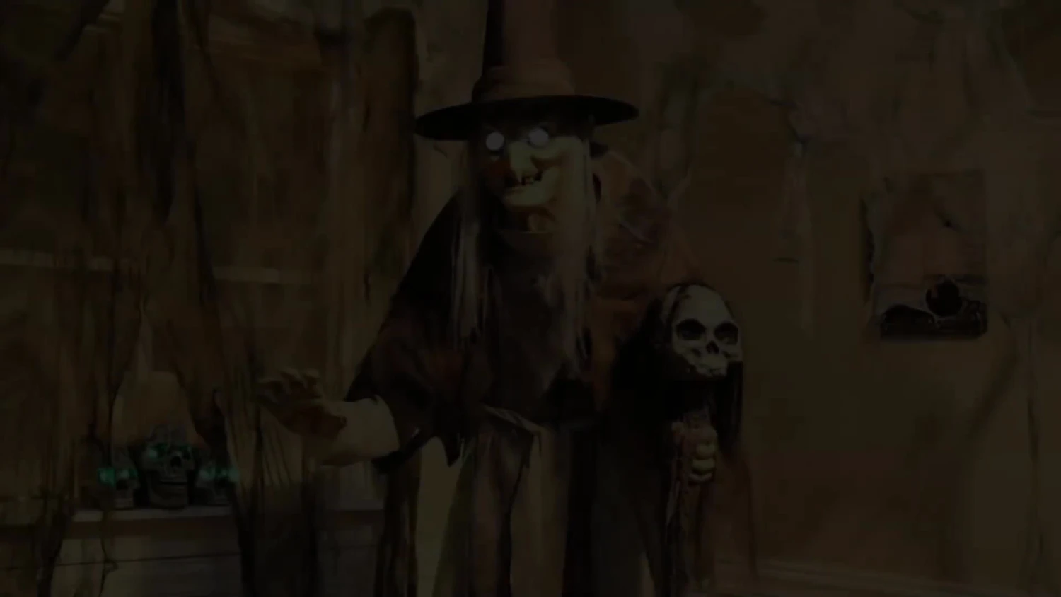 Lunging Haggard Witch Animatronic 2 Lunging Haggard Witch Animatronic - Image 2