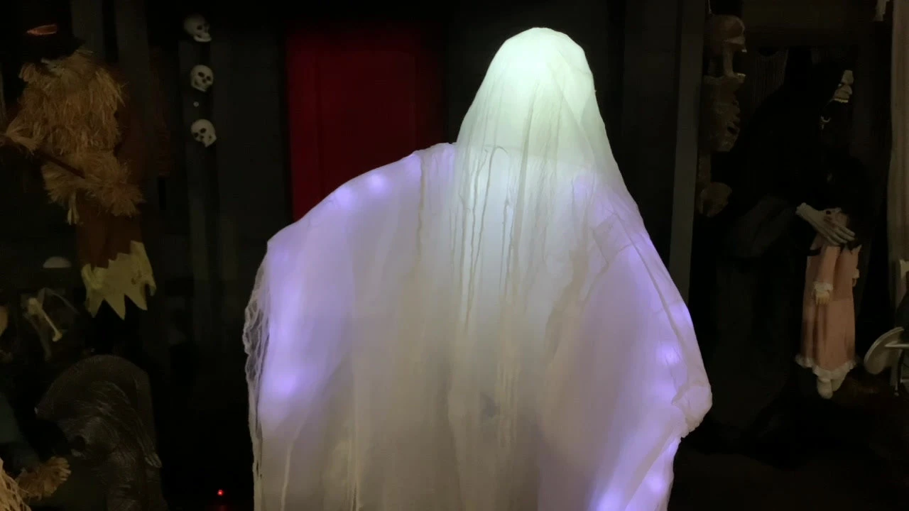 6 Ft. Rising Ghost Animatronic Prop 2 6 Ft. Rising Ghost Animatronic Prop - Image 2